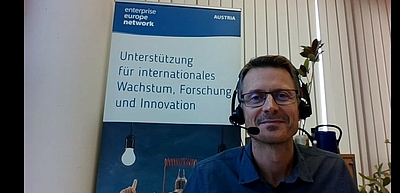Projektmanager Markus Mair konnte 65 Teilnehmer:innen zum virtuellen Austausch begrüßen. © Business Upper Austria