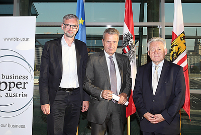 V.l.: Wirtschafts-Landesrat Dr. Michael Strugl, EU-Kommissar Günther H. Oettinger und Landeshauptmann Dr.  Josef Pühringer