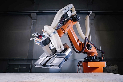 Roboter CNC-Anlage © www.dhimmelbauer.com