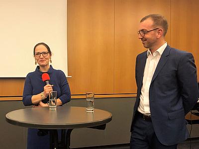 Sigrid Uray-Esterer (Co-Founderin JobTwins) bei der Podiumsdiskussion mit Manfred Luger (Business Upper Austria) © Business Upper Austria