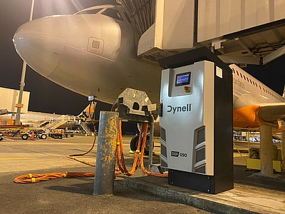 Die Bodenstromversorgung von Dynell im Einsatz am Flughafen ©Dynell