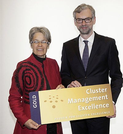 Freude über die europäische Auszeichnung für das bundesländerübergreifende Cluster-Management: Niederösterreichs Wirtschafts-Landesrätin Petra Bohuslav und Oberösterreichs Wirtschafts-Landesrat Michael Strugl.