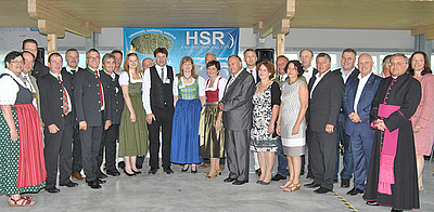 Josef und Manuela Reindl von HSR (Mitte) feierten mit zahlreichen Ehrengästen die Eröffnung des neuen Betriebsgebäudes
