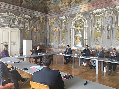 Im Stift St. Florian erklärte Bürgermeister Christian Kolarik das INKOBA-Modell der Powerregion Enns-Steyr. © Business Upper Austria
