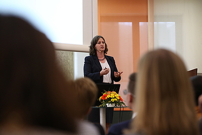 Expertin für Erfolgsnetzwerke, Magda Bleckmann beim Keynote-Vortrag