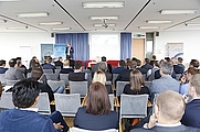 Menschenmenge im Vortragsaal von hinten, Foto: (c) Business Upper Austria