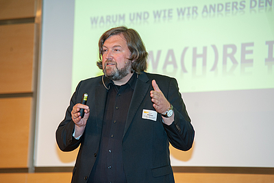 Innovationsphilosoph Markus Reimer zeigt Innovationskiller auf. Foto: Cityfoto/Katouly