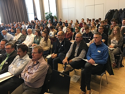Rund 150 Teilnehmer/innen informierten sich bei der Holzbautechnik_kompakt 2018 ©Business Upper Austria