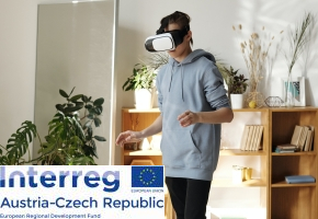 Das Projekt „VReduNet – Virtual Reality for Education Network“ wird durch INTERREG V-A Österreich – Tschechische Republik gefördert. © pexels/julia-m-cameron